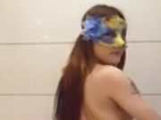 條女自拍除衫艷舞誘惑