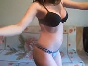 黑色文胸嘅性感塞爾維亞索女