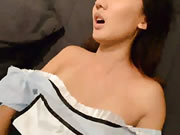 亞裔靚女露出奶頭