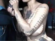 紋身拉丁裔女粗暴吹簫
