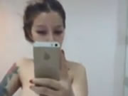紋身女廁所自拍