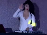 越南性感靚女DJ打碟跳火辣熱舞