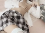 呆萌橘子醬 白絲短裙貧乳蘿莉自慰揉胸兩分鐘