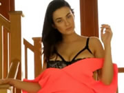 英國極品巨乳女郎粉紅裙誘惑黑絲內衣寫真 Joey Fisher