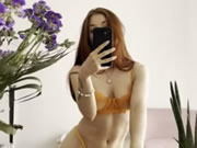 法國女郎手機自拍同坐喺假棱上自慰俾你睇
