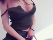 淫女緊身皮褲誘惑