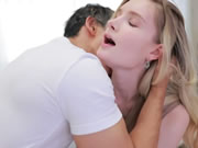 清澈蓝眼睛摇曳金发女郎 莉莉哈特