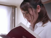 人妻秘書社長室激情口爆 安美波