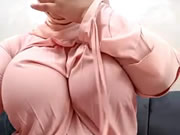 阿拉伯肥婆喺攝像頭前乳搖