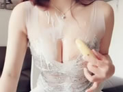 極品淫女舐蕉不停咁色誘