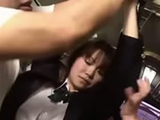 日本學生妹喺巴士上畀眾男輪戰