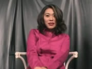 巨大嘅乳房擠出奶水