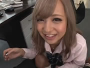 可愛姫様蘿莉國中女學生喺辦公室露底